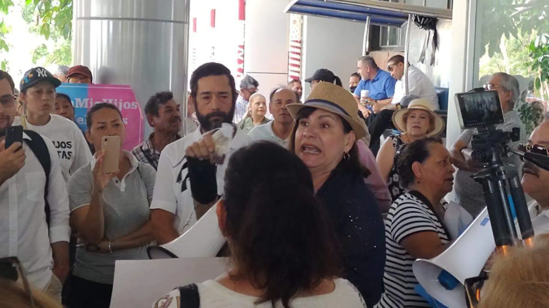 frente por la familia protesta 1